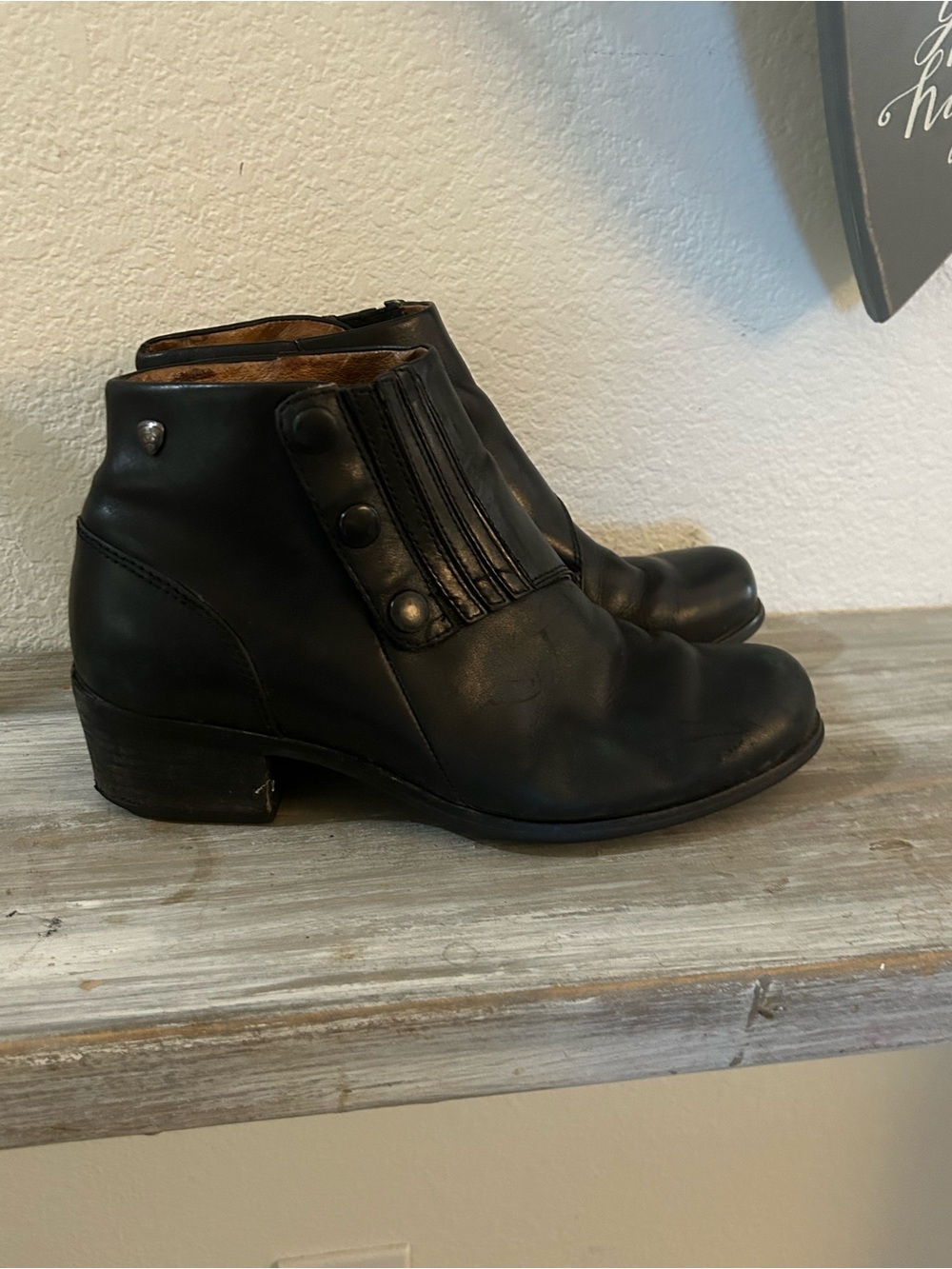 Ariat Black Leather Snap Ankle Boots Size 7
